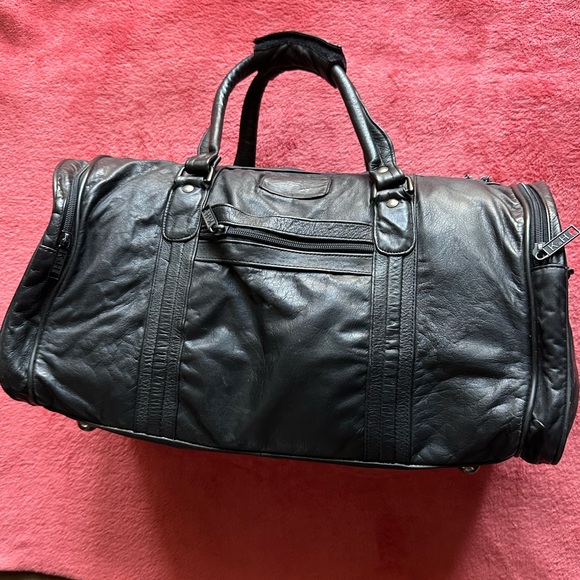 Handmade Leather Duffle Bag - Picture 3 of 9